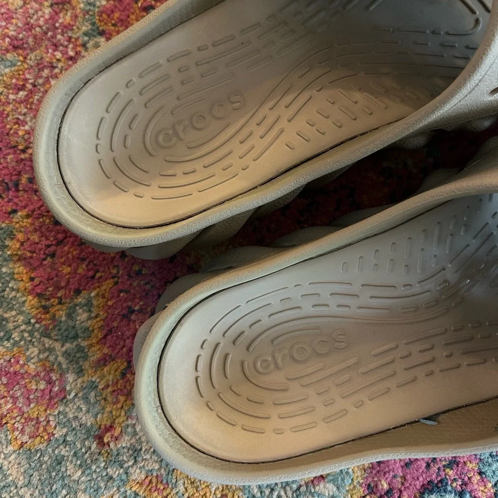 CROCS | Unisex Tan ‘Tumbleweed’ Echo Slide Shoes Mens size 8 Women’s Size 10